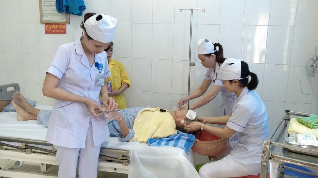 Chi tiết mức lương ngành Điều dưỡng mới nhất 2026 theo từng vị trí